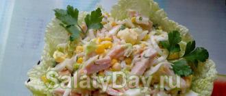 Salad with scrambled eggs - the most delicious dishes